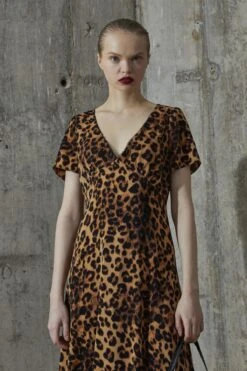 Glamorous Leopard V-neck Midi-Dress -Glamorous Shop 011d40d2 8b70 4c06 b77b 3a1da4fbabf6