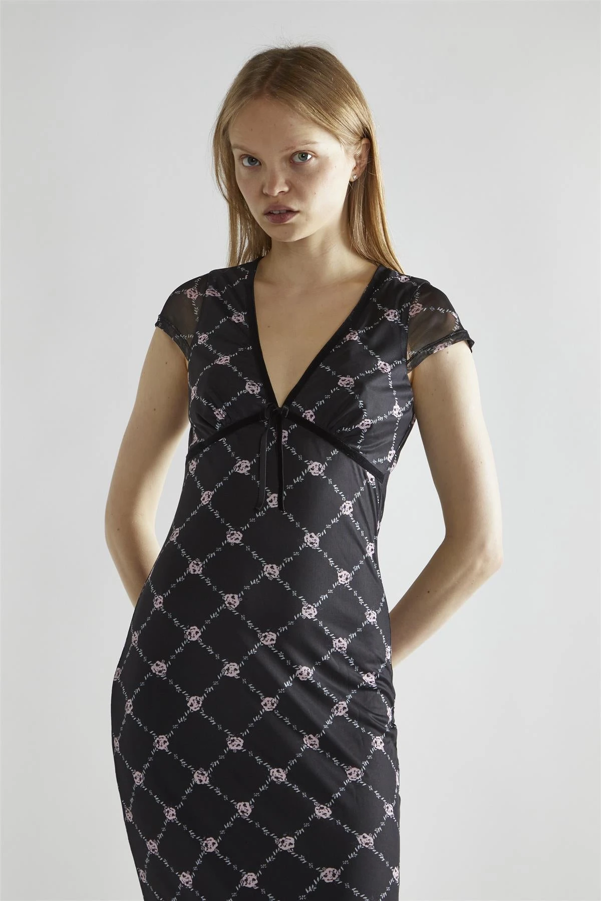 Glamorous Black Rose Trellis Mesh V-Neck Midaxi-Dress 5 Glamorous Black Rose Trellis Mesh V-Neck Midaxi-Dress - Image 3