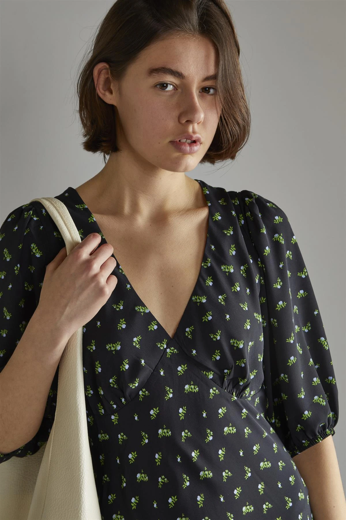 Glamorous Pink Vintage Bud-Floral V-neck Tea Midi-Dress 5 Glamorous Pink Vintage Bud-Floral V-neck Tea Midi-Dress - Image 3