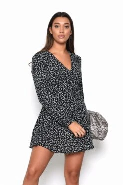 Glamorous Black-White-Flower V-Neck Skater Mini-Dress 9 Glamorous Black-White-Flower V-Neck Skater Mini-Dress -Glamorous Shop 29635ef5 b6ad 4866 990e cedd91cd32da