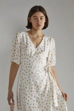 Glamorous White Pink Ditsy V-neck Wrap Midi-Dress 9 Glamorous White Pink Ditsy V-neck Wrap Midi-Dress -Glamorous Shop 2ad65e8b cfad 4a0f a643 b70d44037092