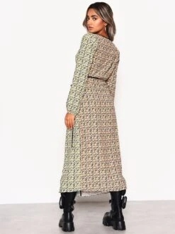 Glamorous Multi Orange-Yellow Ditsy Wrap Midi-Dress 13 Glamorous Multi Orange-Yellow Ditsy Wrap Midi-Dress -Glamorous Shop 317f1c5f c491 4457 a96b 116474eff661