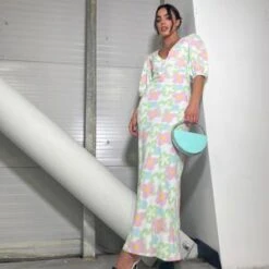 Multi Blurred Floral Maxi Dress -Glamorous Shop 3dafb32c9aef4825b37821dde9288cb7 tplv o3syd03w52 resize jpeg 300 300