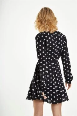 Glamorous Black-White Daisy Long Sleeve Mini-Dress -Glamorous Shop 6e974618 c063 48c7 ba96 086d1919fa89