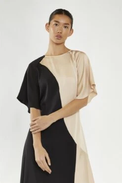 Glamorous Black-Nude Flared Maxi-Dress 8 Glamorous Black-Nude Flared Maxi-Dress -Glamorous Shop 8ab4f24b e1fc 4541 8d2e 9c692d31593a