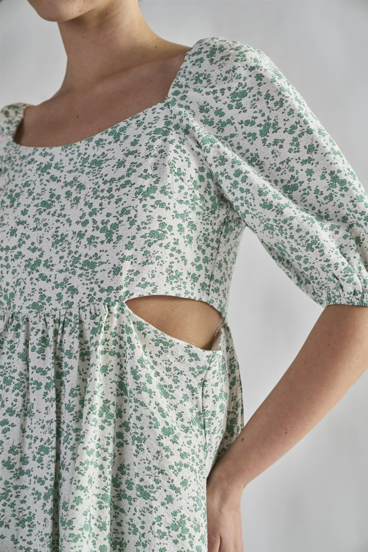 Glamorous Green Ditsy Tie Back Square Neck Mini Dresses 6 Glamorous Green Ditsy Tie Back Square Neck Mini Dresses - Image 4