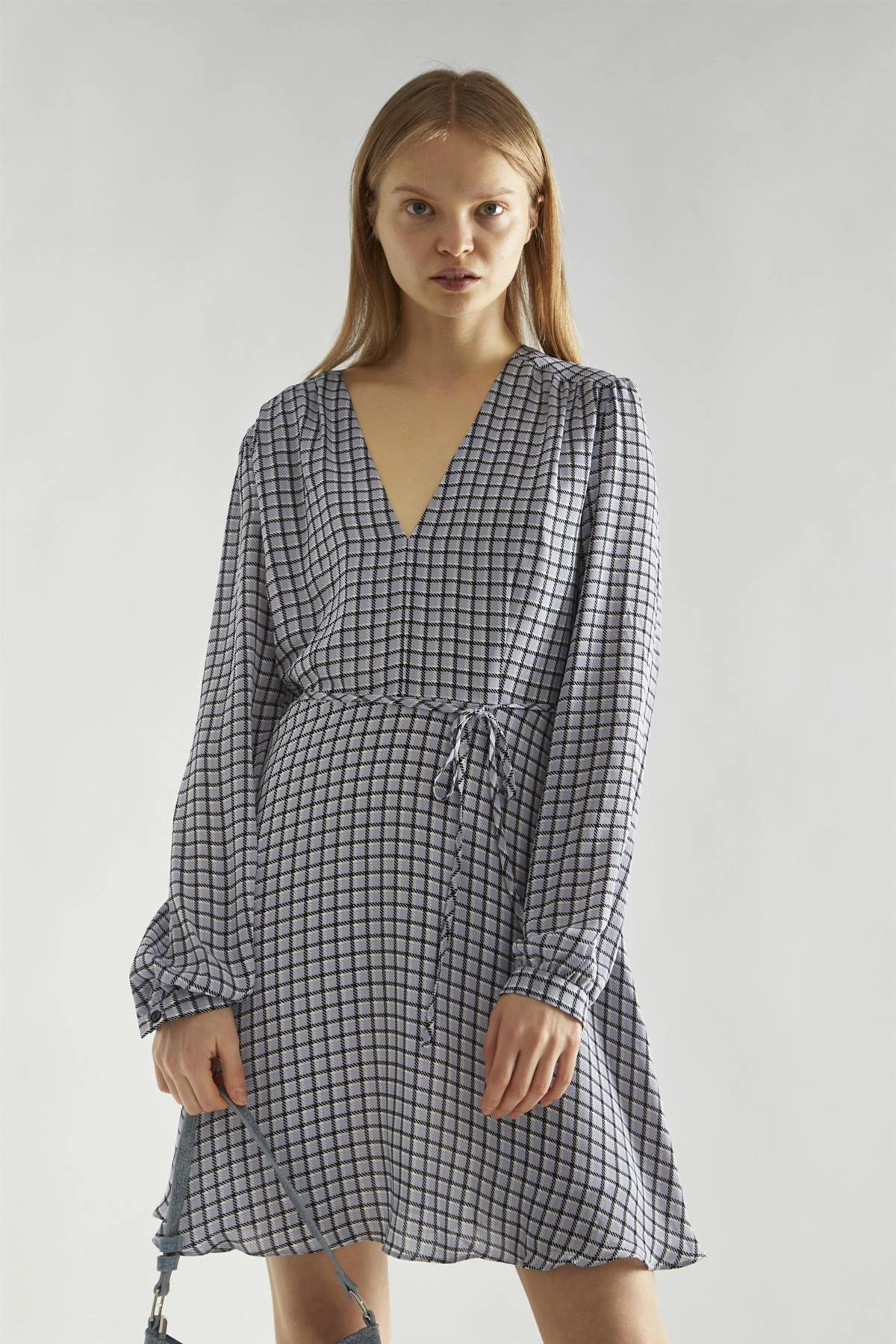 Glamorous Light-Blue Check V-Neck Mini-Dress 5 Glamorous Light-Blue Check V-Neck Mini-Dress - Image 3