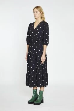 Glamorous Black Daisy V-Neck Wrap Midi-Dress 8 Glamorous Black Daisy V-Neck Wrap Midi-Dress -Glamorous Shop 9f1e821d 7c4f 480f 8c52 816ebf5399bf