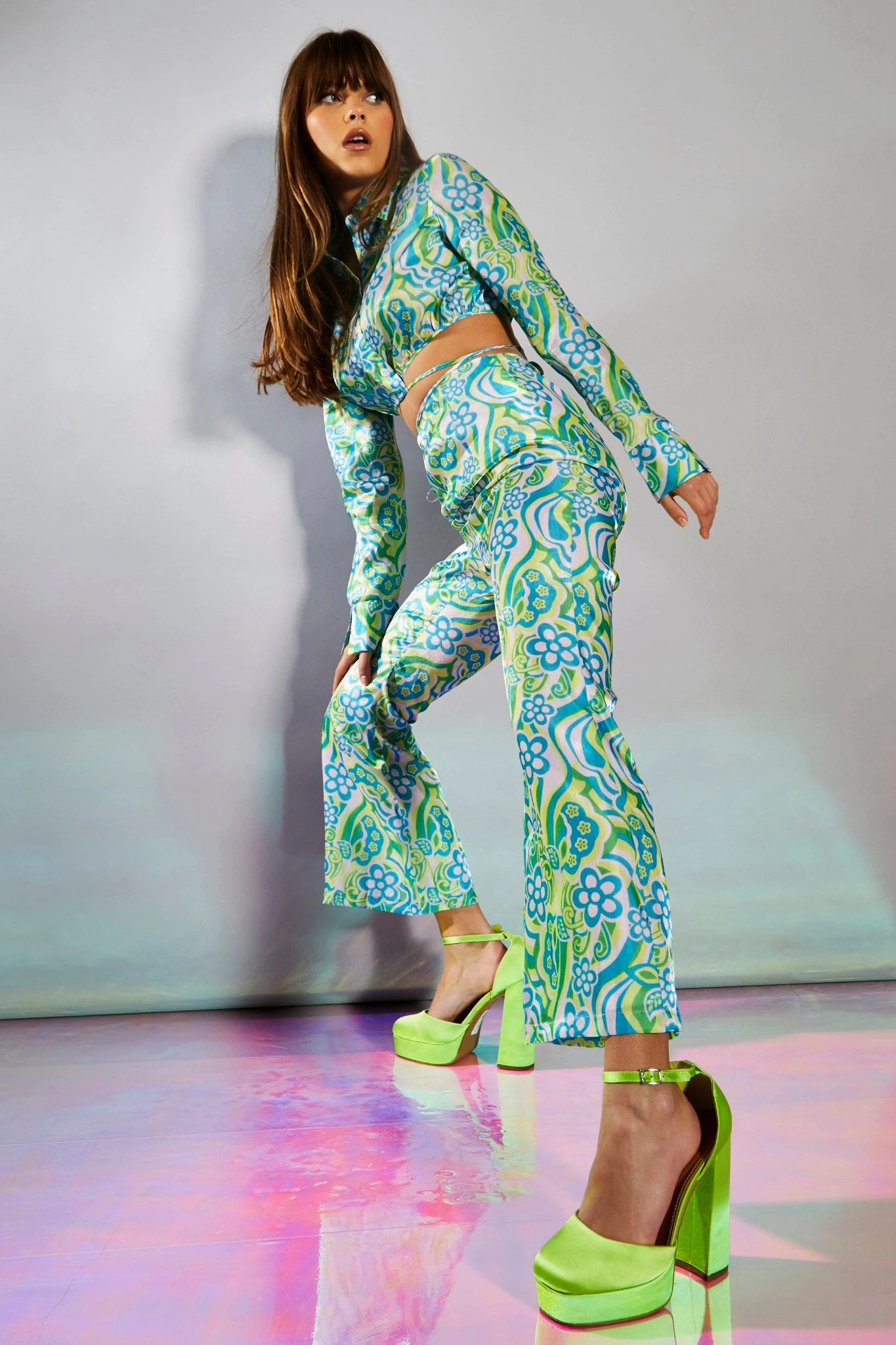 Glamorous Collection Metallic Swirl Floral Crop Flared Trousers 3 Glamorous Collection Metallic Swirl Floral Crop Flared Trousers