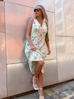 Glamorous Retro Spring-Floral V-Neck Bias-Cut Maxi-Dress 9 Glamorous Retro Spring-Floral V-Neck Bias-Cut Maxi-Dress -Glamorous Shop IMG 6843