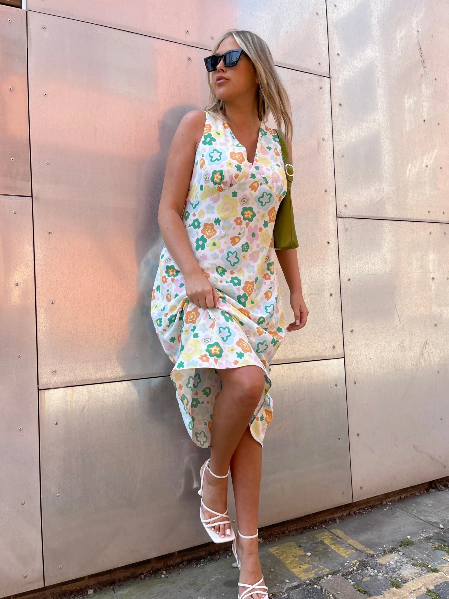 Glamorous Retro Spring-Floral V-Neck Bias-Cut Maxi-Dress 5 Glamorous Retro Spring-Floral V-Neck Bias-Cut Maxi-Dress - Image 3