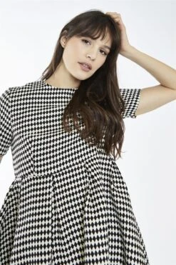 Glamorous Black-White Diamond Crew-Neck Skater Mini-Dress 9 Glamorous Black-White Diamond Crew-Neck Skater Mini-Dress -Glamorous Shop b6236c0f 8a0d 4ccd 9d1e 8ef9b1a5a224