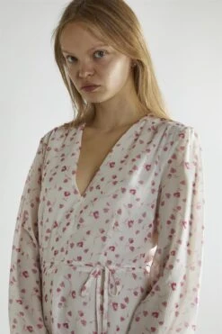 Glamorous Pink Watercolour-Floral V-Neck Mini-Dress 9 Glamorous Pink Watercolour-Floral V-Neck Mini-Dress -Glamorous Shop b905474a a4ee 432c 8aa3 3894c32d4c99