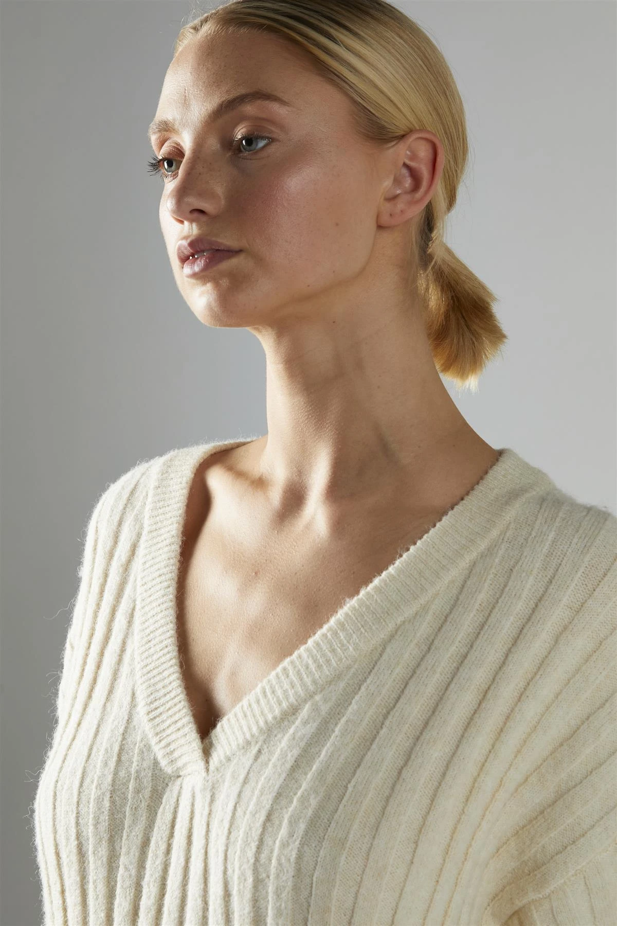 Glamorous Ecru V-Neck-Knitted Midi-Dress 6 Glamorous Ecru V-Neck-Knitted Midi-Dress - Image 4