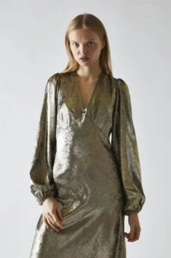 Glamorous Black Gold Metallic V-Neck Maxi-Dress 8 Glamorous Black Gold Metallic V-Neck Maxi-Dress -Glamorous Shop e05ea3e1 ab44 4a3f 85b6 daa037468106