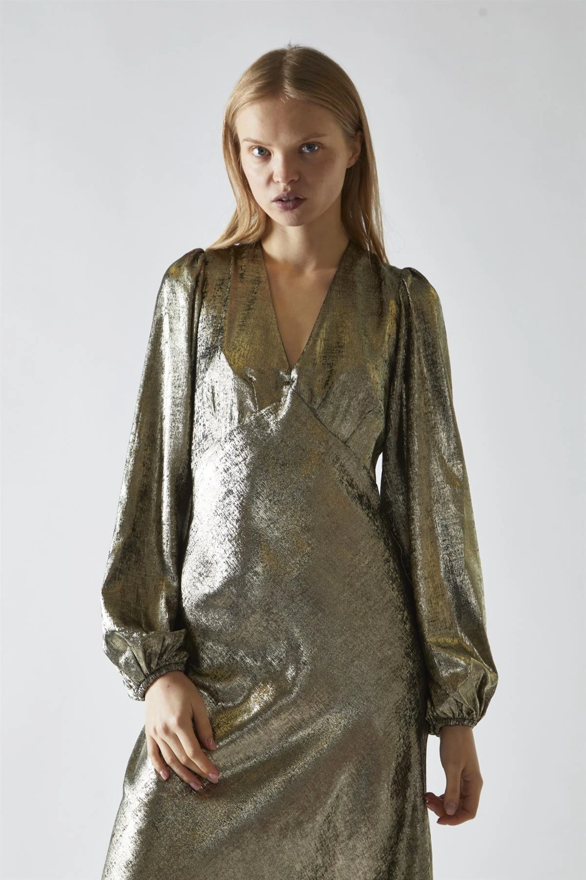 Glamorous Black Gold Metallic V-Neck Maxi-Dress 5 Glamorous Black Gold Metallic V-Neck Maxi-Dress - Image 3