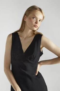 Glamorous Black V-neck Midi-Dress -Glamorous Shop e373acb0 265e 4203 bff6 11d0d2b1f875